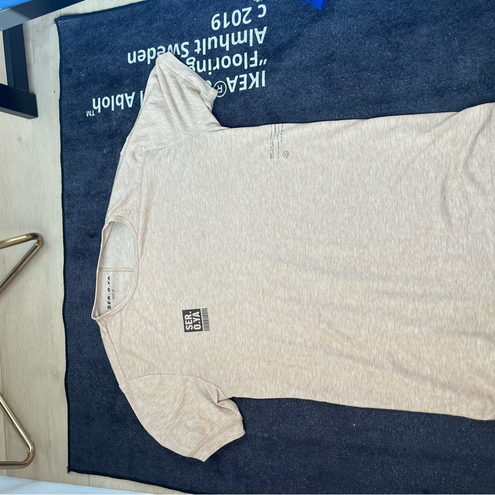 im selling a size medium ser.o.ya shirt that is very good quality
